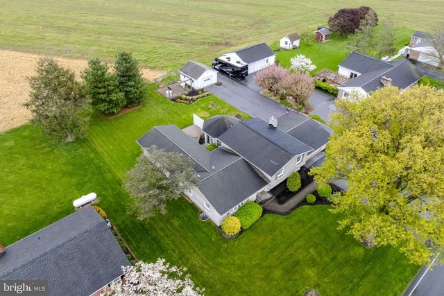 193 S SHIRK RD, New Holland, PA 17557