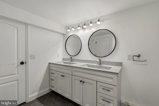 193 S SHIRK RD, New Holland, PA 17557
