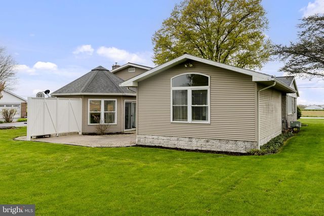 193 S SHIRK RD, New Holland, PA 17557