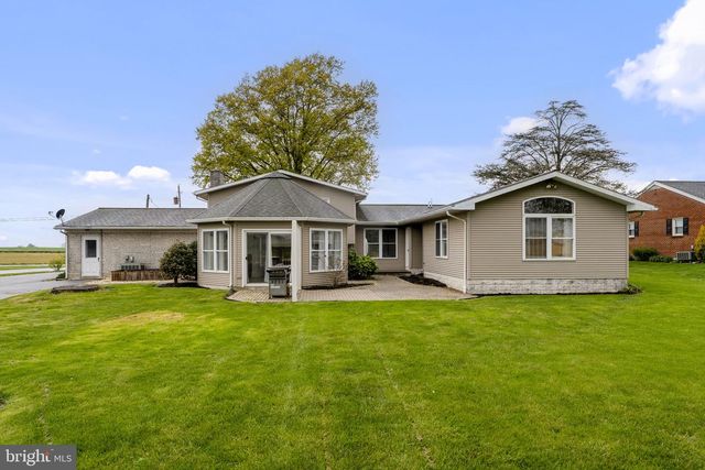 193 S SHIRK RD, New Holland, PA 17557