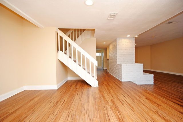 738 Country Place Drive Drive C, Houston, TX 77079