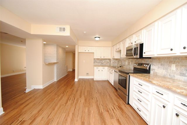 738 Country Place Drive Drive C, Houston, TX 77079