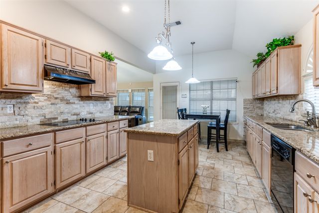 8402 Hartford Drive, Rowlett, TX 75089