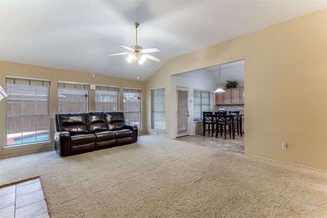 8402 Hartford Drive, Rowlett, TX 75089