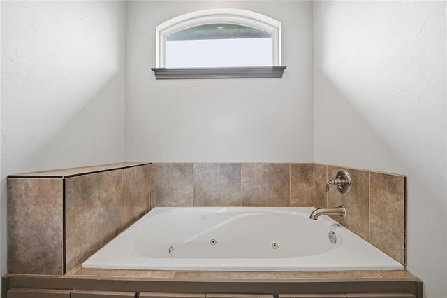 1405 Katelyn Court, Yukon, OK 73099