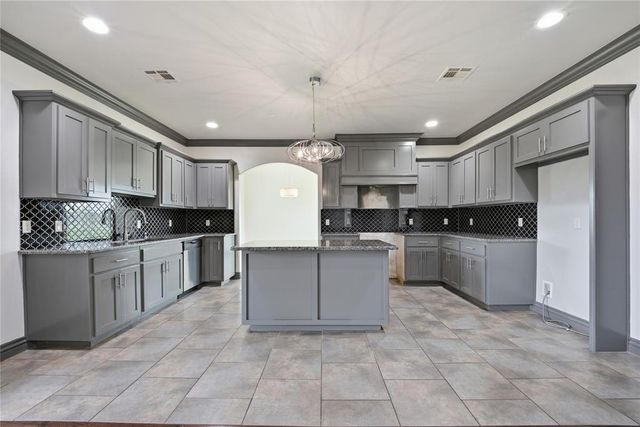 1405 Katelyn Court, Yukon, OK 73099