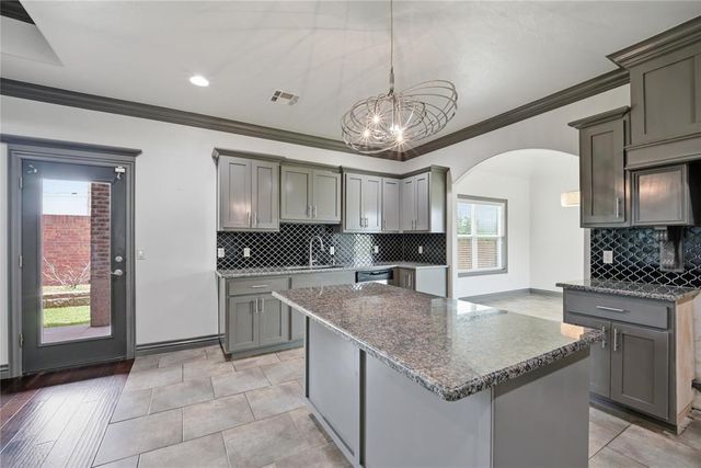 1405 Katelyn Court, Yukon, OK 73099