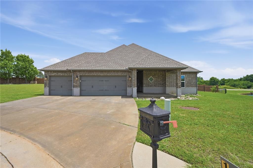 1405 Katelyn Court, Yukon, OK 73099