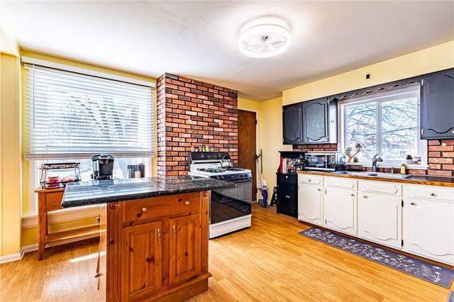 11 Hunter Street, Bergen, NY 14416