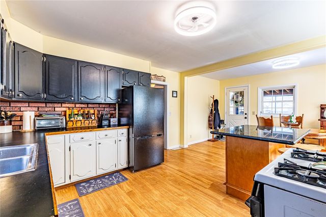 11 Hunter Street, Bergen, NY 14416