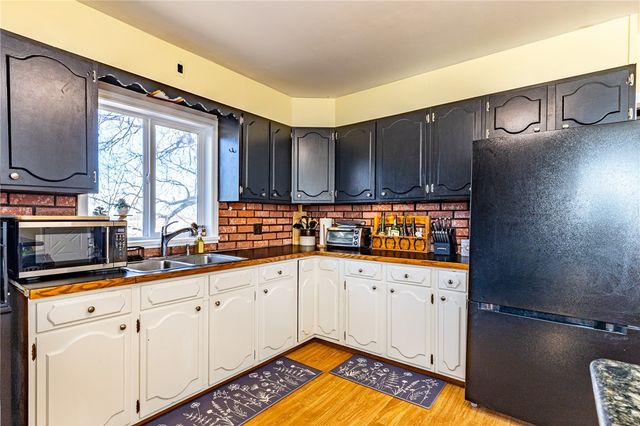 11 Hunter Street, Bergen, NY 14416