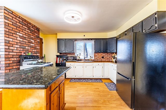 11 Hunter Street, Bergen, NY 14416