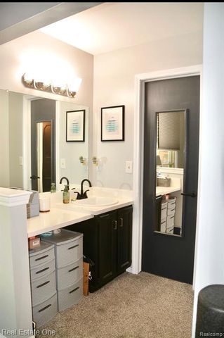 49617 Hamilton Court 28, Utica, MI 48315