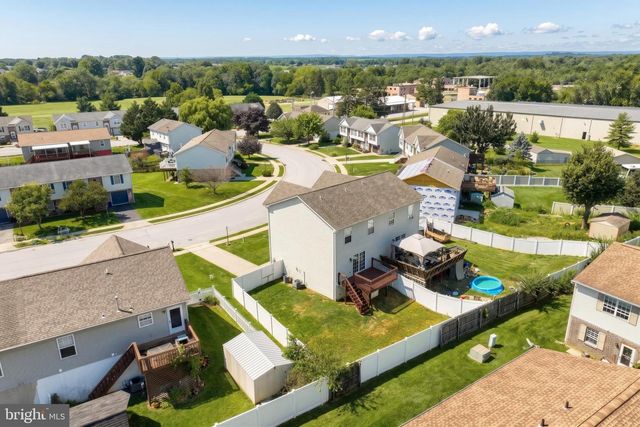 24 SQUIRE CIR, Mcsherrystown, PA 17344