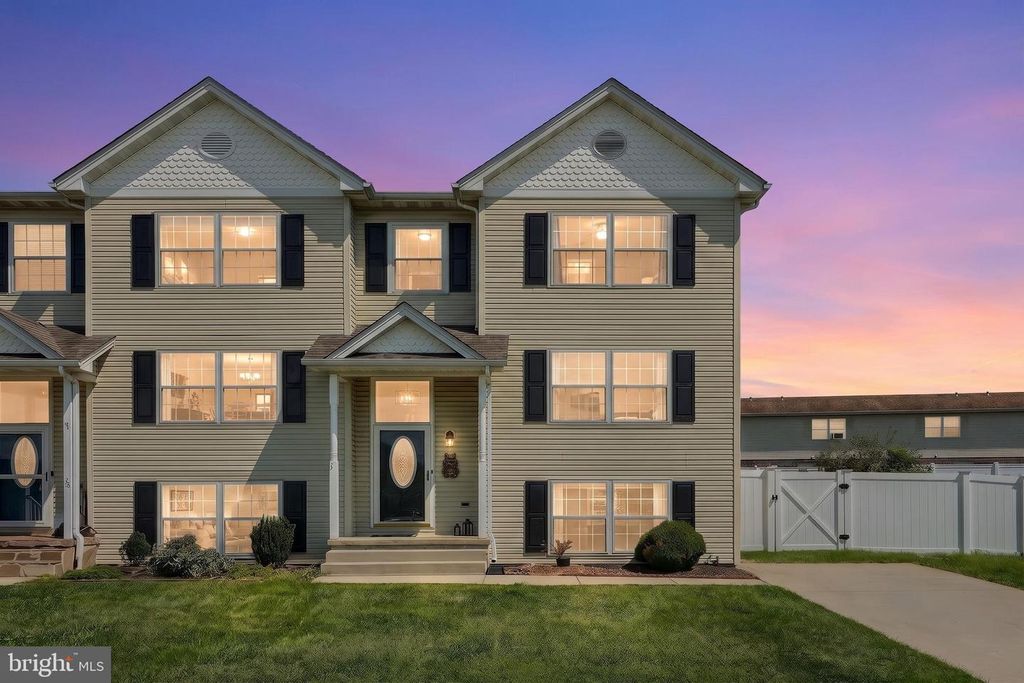 24 SQUIRE CIR, Mcsherrystown, PA 17344