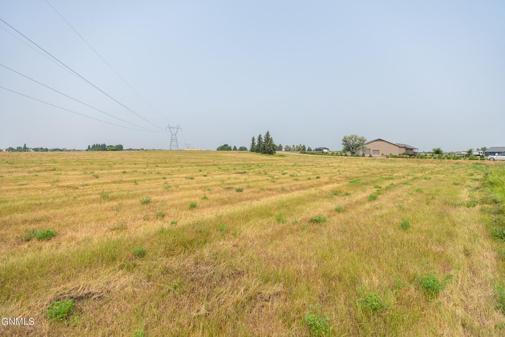 807 Apple Ridge Road, Menoken, ND 58558 photo 2