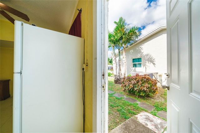 419 SW 80th Avenue, Pompano Beach, FL 33068