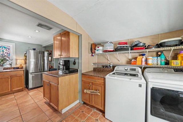 2827 9TH AVENUE N, St Petersburg, FL 33713