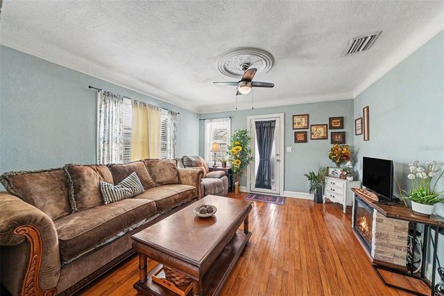 2827 9TH AVENUE N, St Petersburg, FL 33713