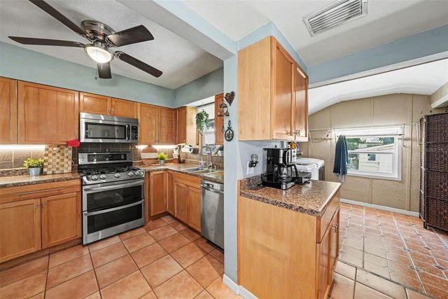 2827 9TH AVENUE N, St Petersburg, FL 33713