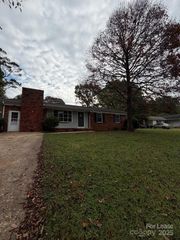 4356 Greenbriar Drive, Hickory, NC 28602