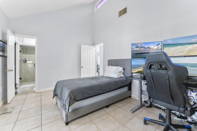 400 NW 98TH Avenue, Pembroke Pines, FL 33024