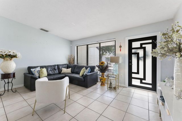 400 NW 98TH Avenue, Pembroke Pines, FL 33024