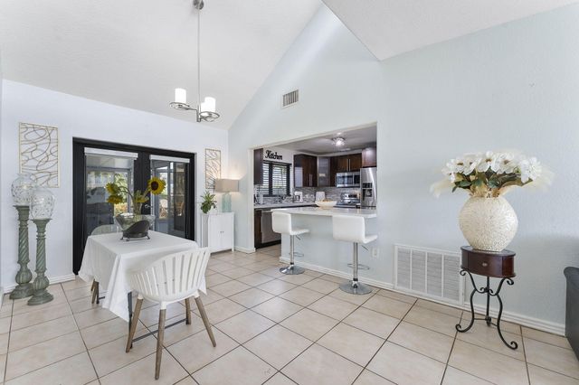 400 NW 98TH Avenue, Pembroke Pines, FL 33024