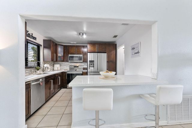 400 NW 98TH Avenue, Pembroke Pines, FL 33024