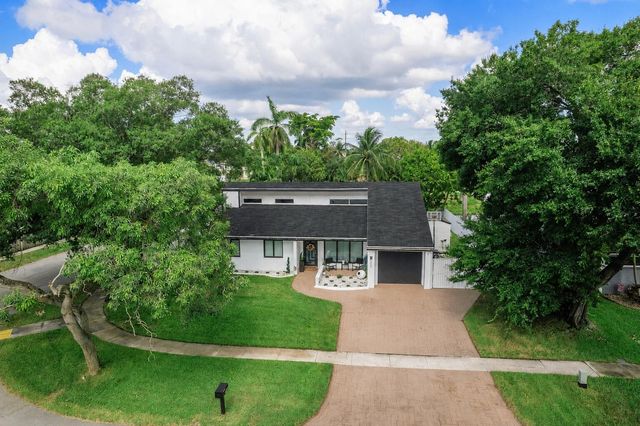400 NW 98TH Avenue, Pembroke Pines, FL 33024