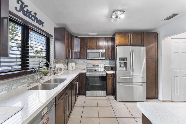400 NW 98TH Avenue, Pembroke Pines, FL 33024