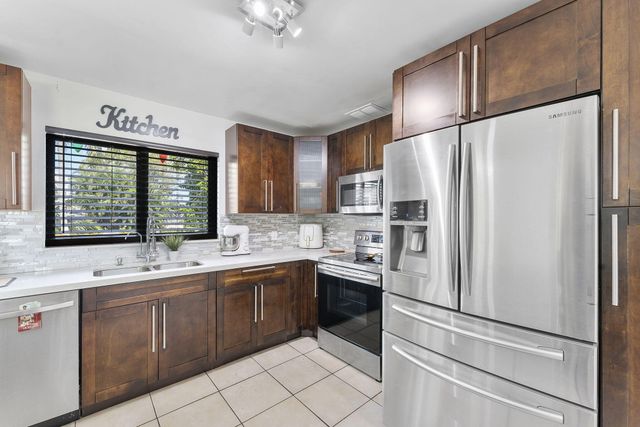400 NW 98TH Avenue, Pembroke Pines, FL 33024