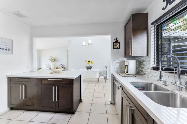 400 NW 98TH Avenue, Pembroke Pines, FL 33024