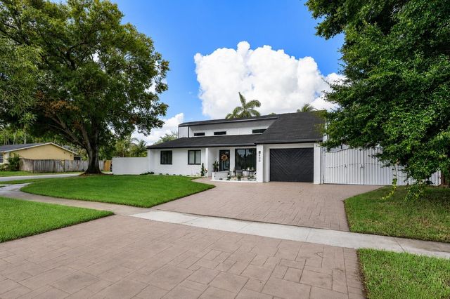 400 NW 98TH Avenue, Pembroke Pines, FL 33024
