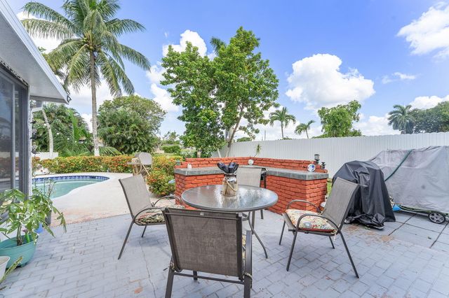 400 NW 98TH Avenue, Pembroke Pines, FL 33024