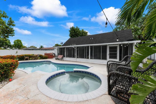 400 NW 98TH Avenue, Pembroke Pines, FL 33024