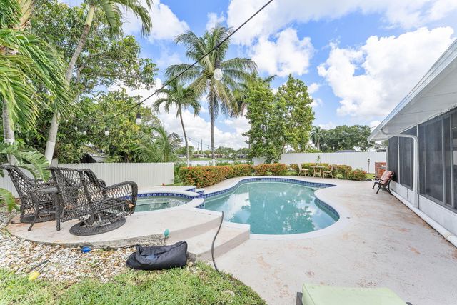 400 NW 98TH Avenue, Pembroke Pines, FL 33024
