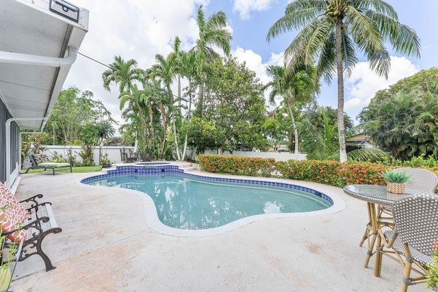 400 NW 98TH Avenue, Pembroke Pines, FL 33024