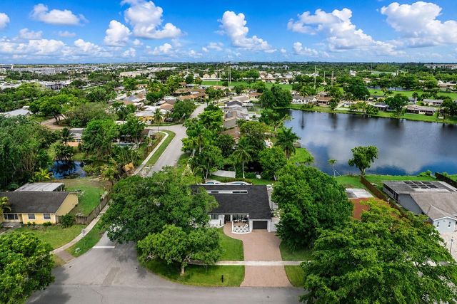 400 NW 98TH Avenue, Pembroke Pines, FL 33024