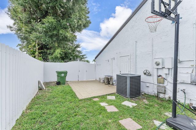 400 NW 98TH Avenue, Pembroke Pines, FL 33024