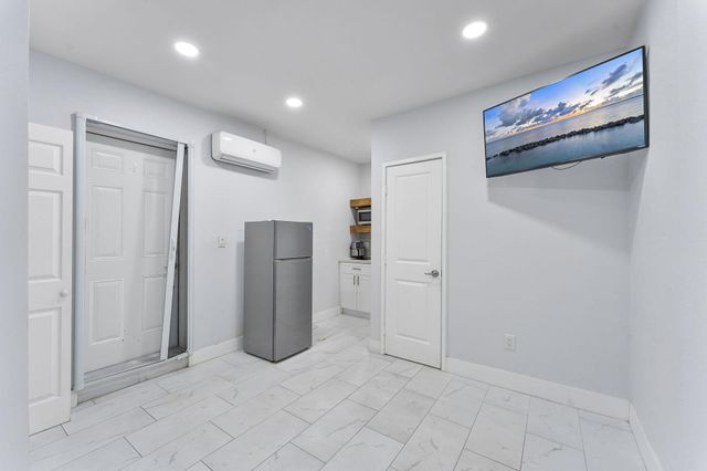 400 NW 98TH Avenue, Pembroke Pines, FL 33024
