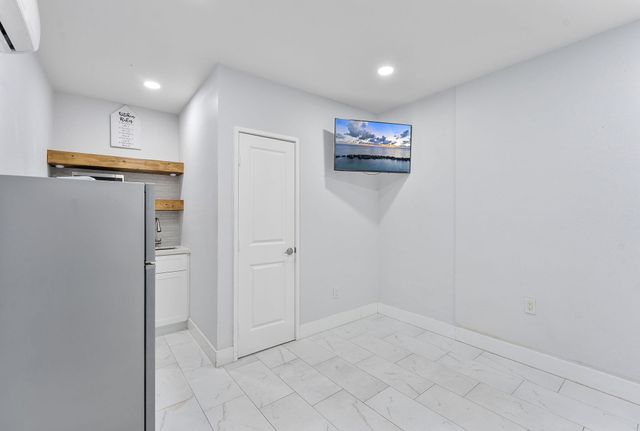 400 NW 98TH Avenue, Pembroke Pines, FL 33024