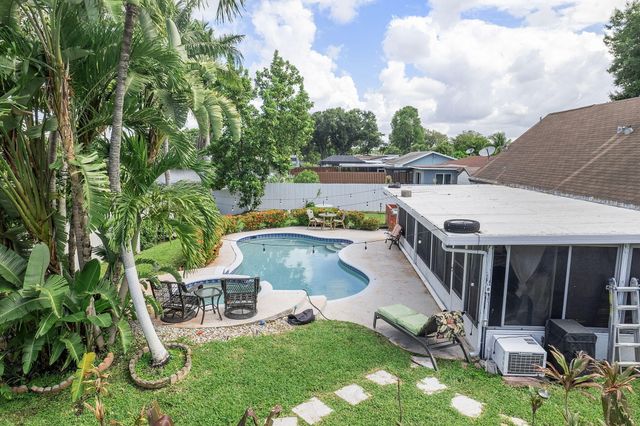 400 NW 98TH Avenue, Pembroke Pines, FL 33024