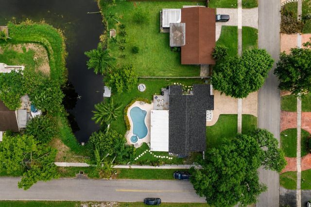 400 NW 98TH Avenue, Pembroke Pines, FL 33024