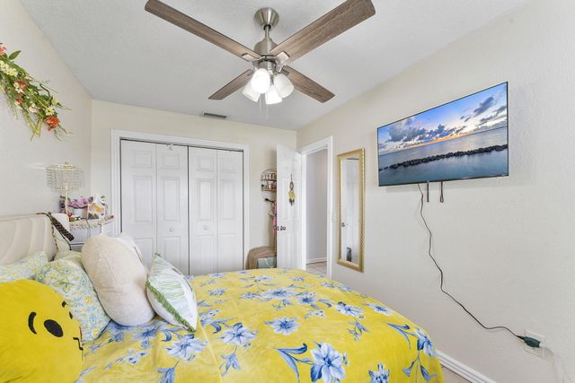 400 NW 98TH Avenue, Pembroke Pines, FL 33024