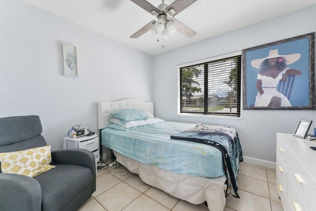 400 NW 98TH Avenue, Pembroke Pines, FL 33024