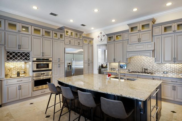 541 FORE DRIVE, Bradenton, FL 34208