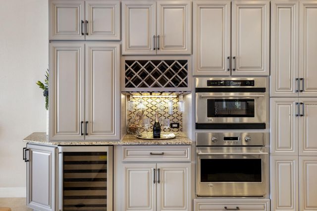 541 FORE DRIVE, Bradenton, FL 34208