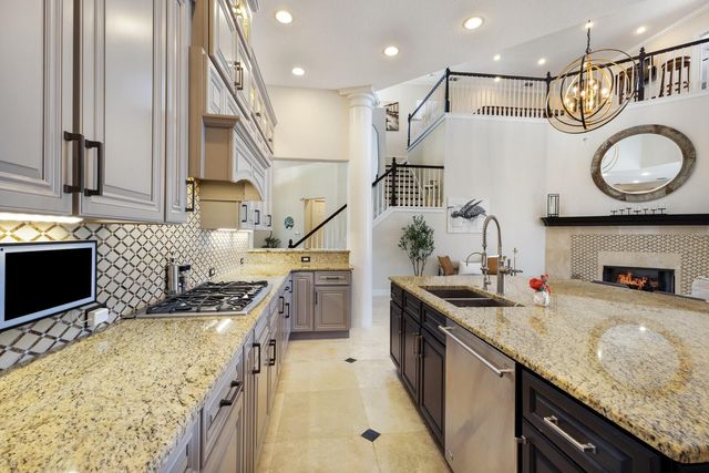 541 FORE DRIVE, Bradenton, FL 34208