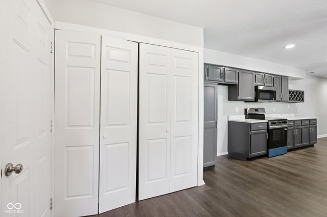 9364 Oak Run East Drive, Indianapolis, IN 46260